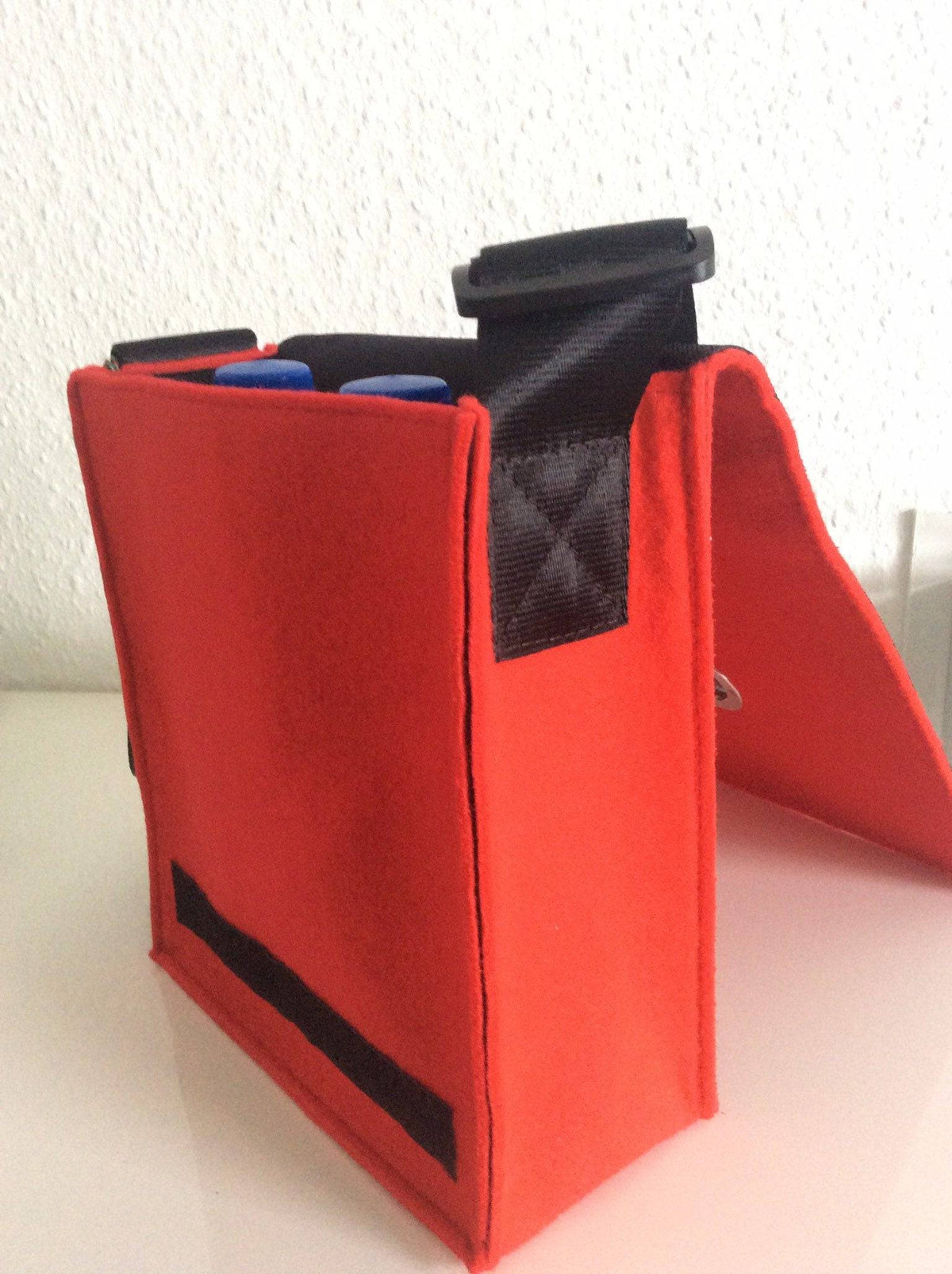 HOLE-X ALFA Umhängetasche rot Filz Bringe Deine Tasche zum Leuchten mit Deinem Smartphone - HOLE-X-WORLD