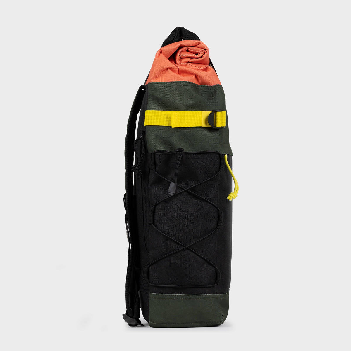 Roll-Top Rucksack aus 100% recyceltem Polyester - Khaki und Orange - Seitenansicht