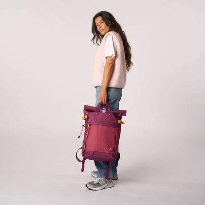 Roll-Top Rucksack aus 100% recyceltem Polyester - Tragefunktion Griff - Bordeauxviolett