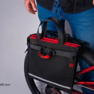 FlexBAG von Red Rebane – zusammengefaltet am Easy EXO eingehängt