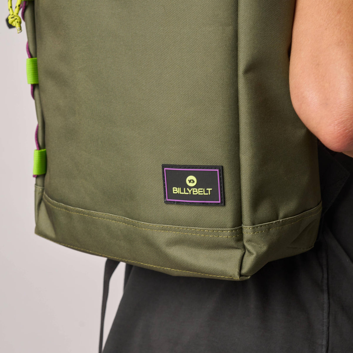 Billybelt - Roll-Top Rucksack aus 100% recyceltem Polyester - Khaki und Schwarz - LOGO - HOLE-X