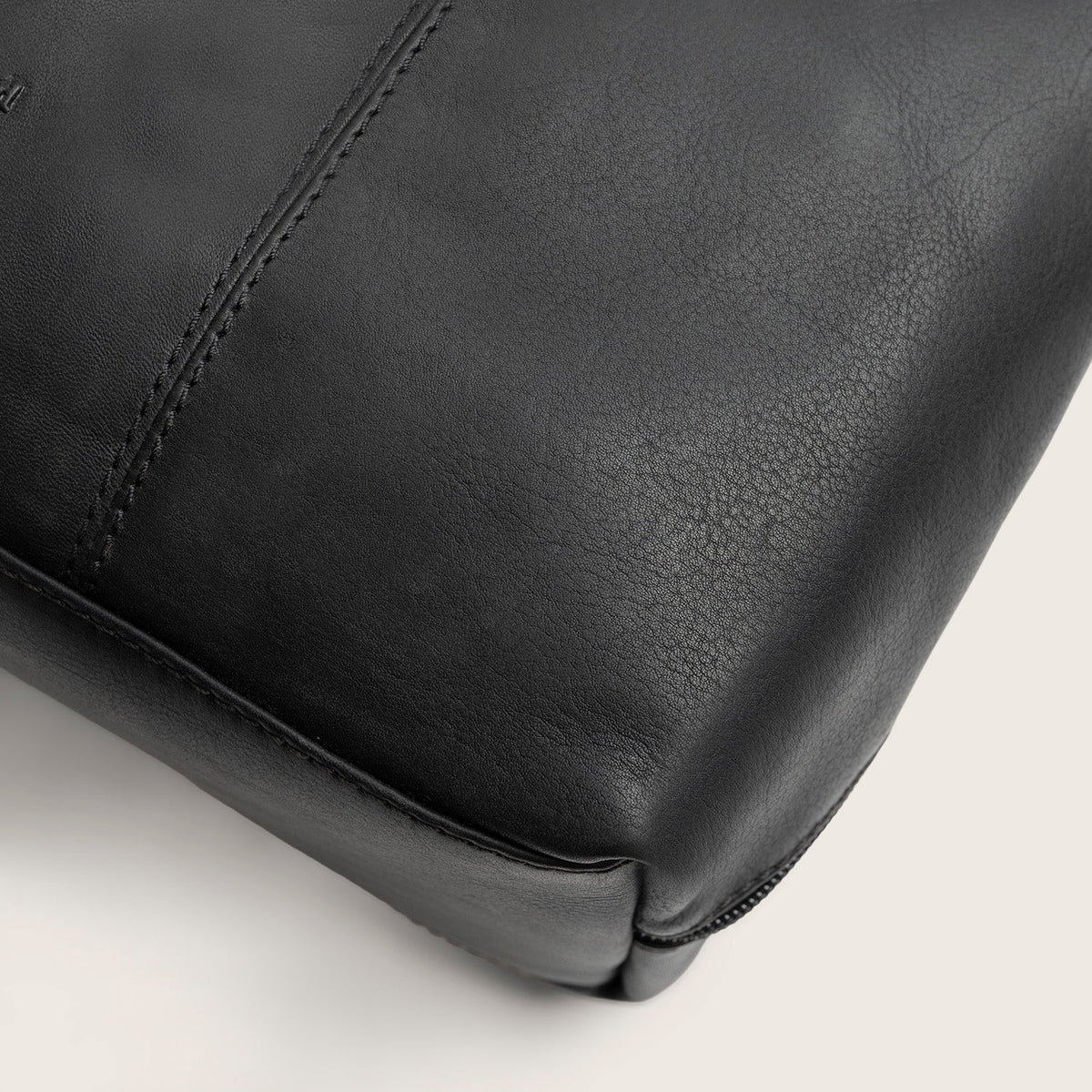 The Chesterfield Brand Gail Ledershopper in Schwarz aus Wax Pull Up Leder