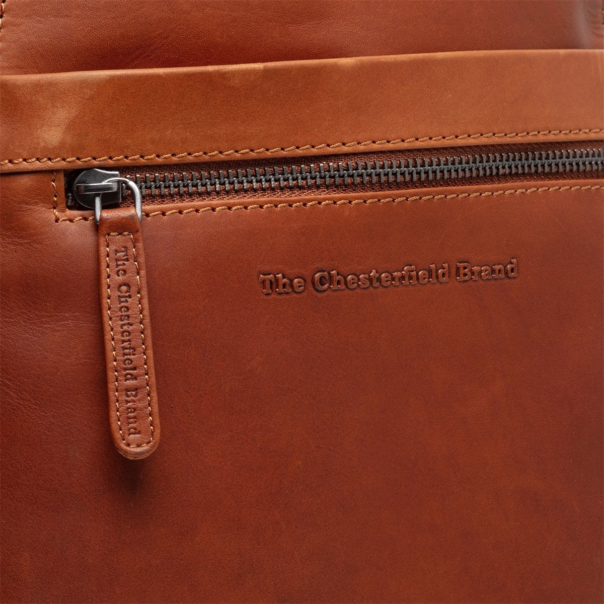 Leder Rucksack Cognac Linford - Detailansicht Logo