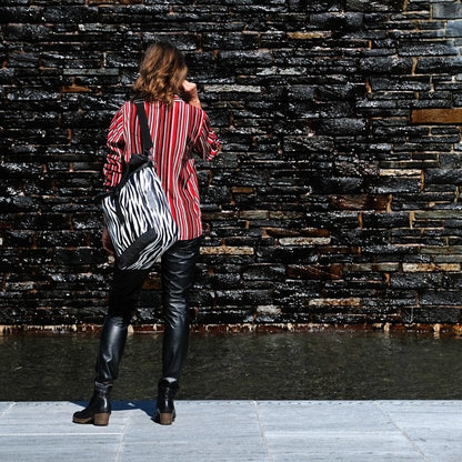 IKURI Fahrradtasche Zebra – einseitig, wasserdicht, 13–21 l, Klickfix, handgefertigt