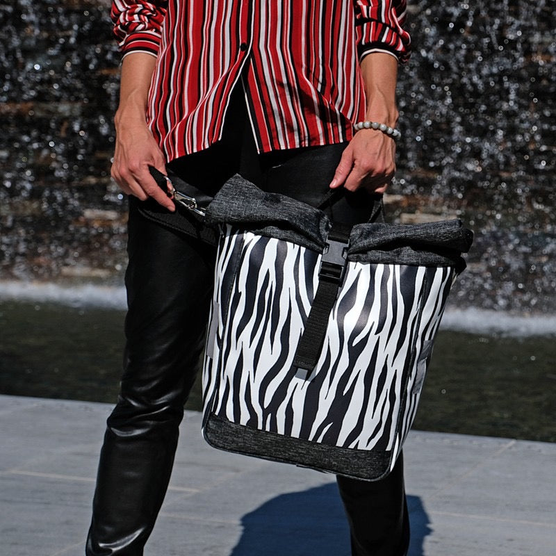 IKURI Fahrradtasche Zebra – einseitig, wasserdicht, 13–21 l, Klickfix, handgefertigt