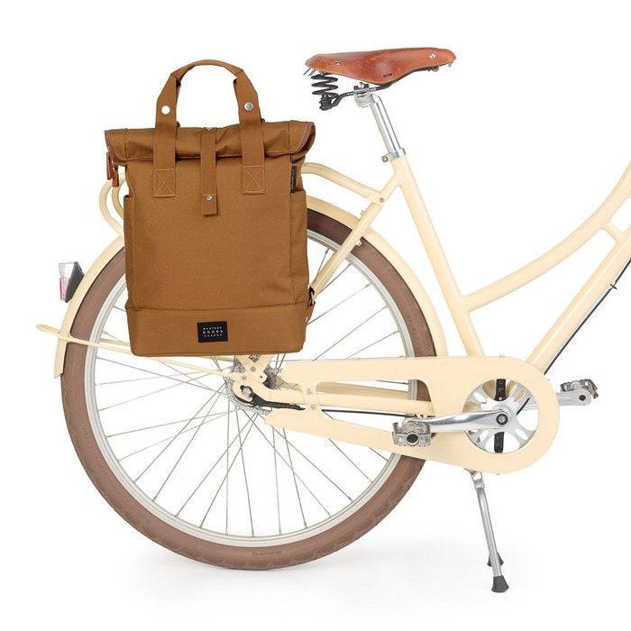 Weathergoods Sweden CITY BIKEPACK TOFFEE - am Rad montiert - HOLE-X