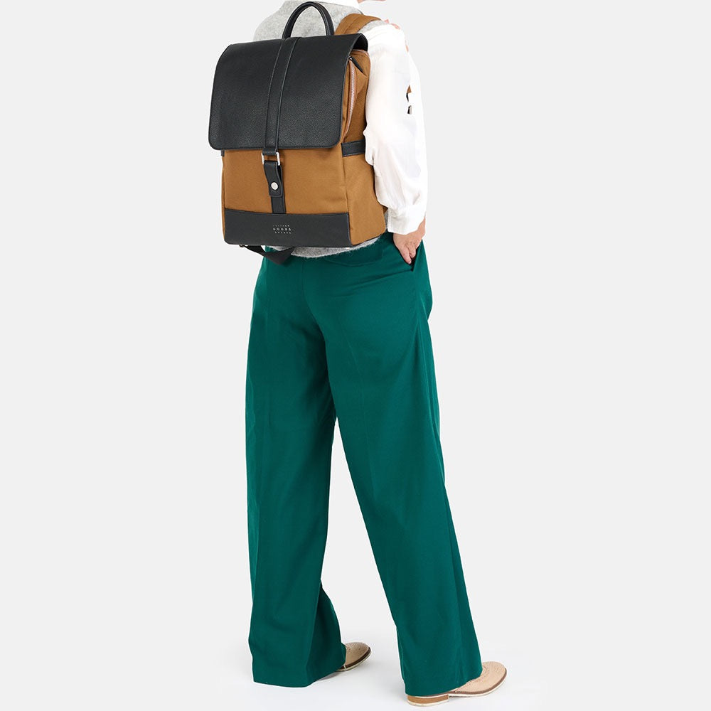 URBAN BIKEPACK - toffee - als Rucksack getragen - HOLE-X