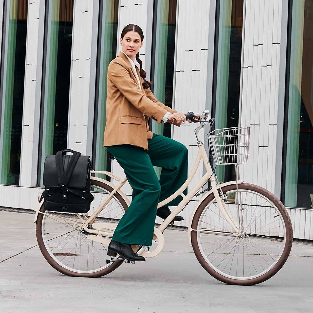 Weathergoods Sweden Fahrradtasche Rucksack Urban BIKE Pack Black mit Befestigungs-Set - HOLE-X