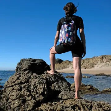 IKURI Drybag Peras Blau – wasserdicht, Rolltop, als Rucksack tragbar