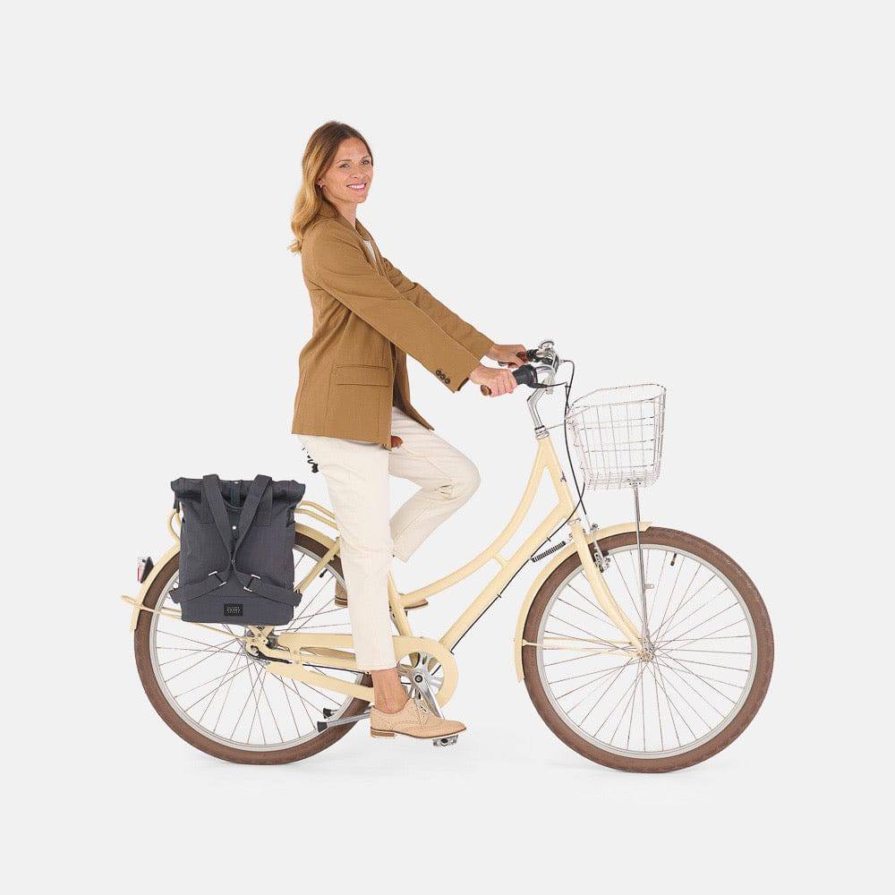 Weathergoods Sweden CITY BIKEPACK BLAU - on Tour - HOLE-X