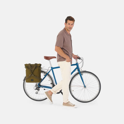 Weathergoods Sweden CITY BIKEPACK OLIV - am Rad montiert - HOLE-X