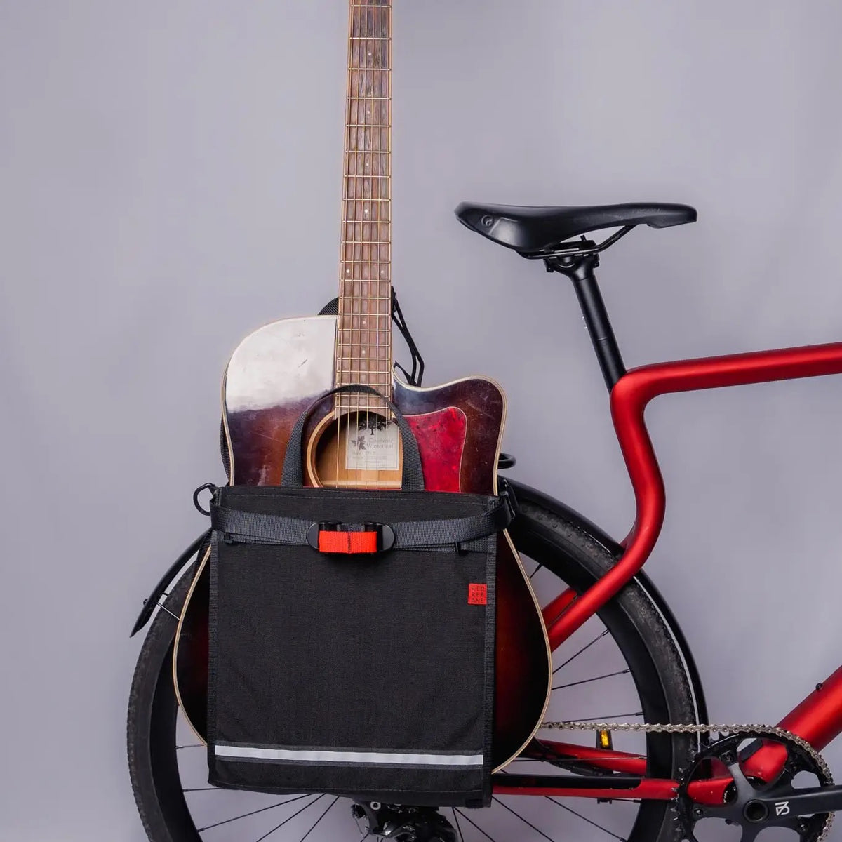 Easy EXO – Gitarre sicher auf dem Gepäckträger transportieren