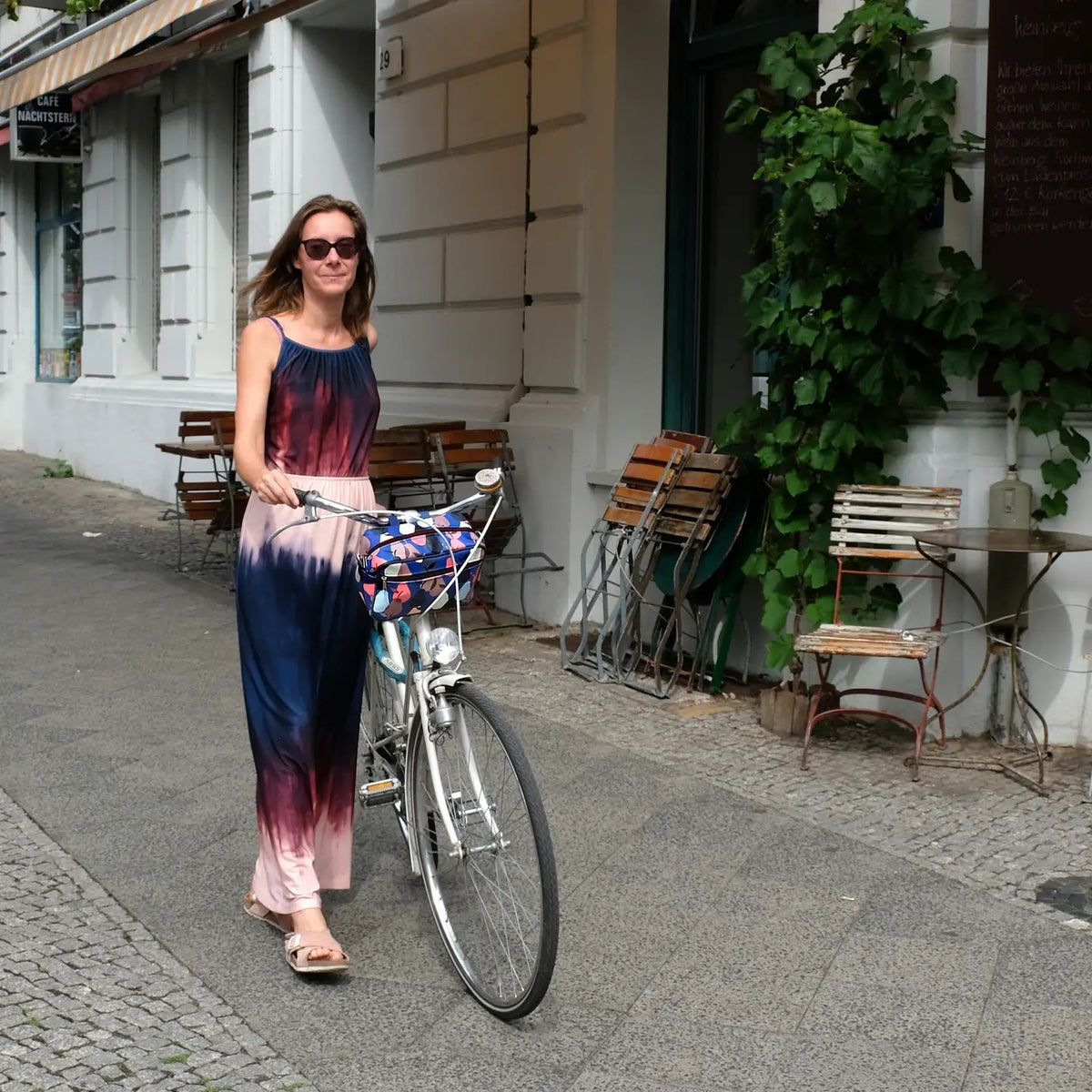 IKURI Lenkertasche Peras Blau – wasserdichte Fahrradtasche für Lenker und Schulter, handgefertigt