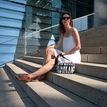 IKURI Lenkertasche Zebra – wasserdichte Fahrradtasche für Lenker und Schulter, handgefertigt