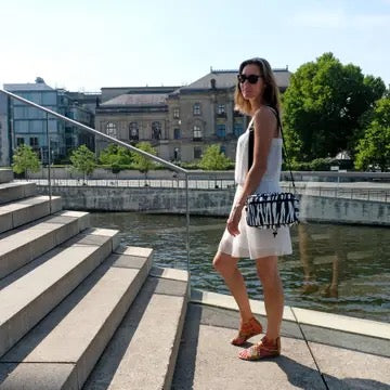 IKURI Lenkertasche Zebra – wasserdichte Fahrradtasche für Lenker und Schulter, handgefertigt