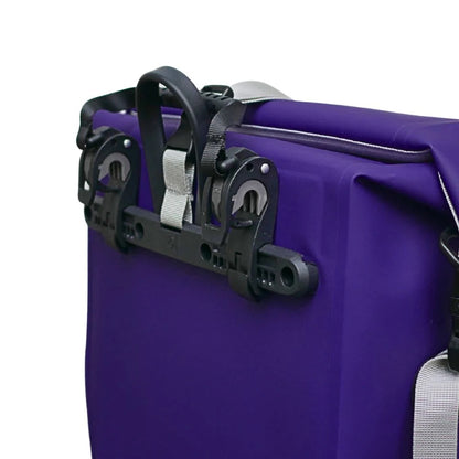 Bomence Pioneer Fahrradtasche lila 25L Detailansicht Aufhängung
