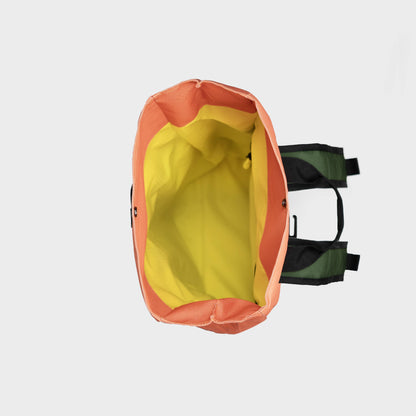 Roll-Top Rucksack aus 100% recyceltem Polyester - Khaki und Orange - Innenansicht