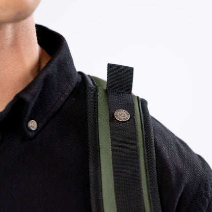 Roll-Top Rucksack aus 100% recyceltem Polyester - Khaki und Orange - Schulterriemen