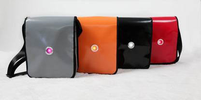 HOLE-X FOXTROTT Umhängetasche Lkw-Plane hellgrau Bringe Deine Tasche zum Leuchten mit Deinem Smartphone - HOLE-X-WORLD