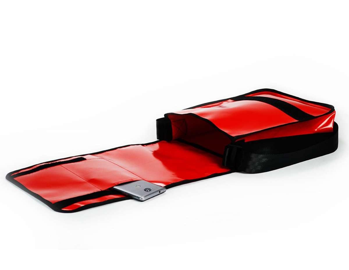 HOLE-X FOXTROTT Umhängetasche Lkw-Plane rot Bringe Deine Tasche zum Leuchten mit Deinem Smartphone - HOLE-X-WORLD