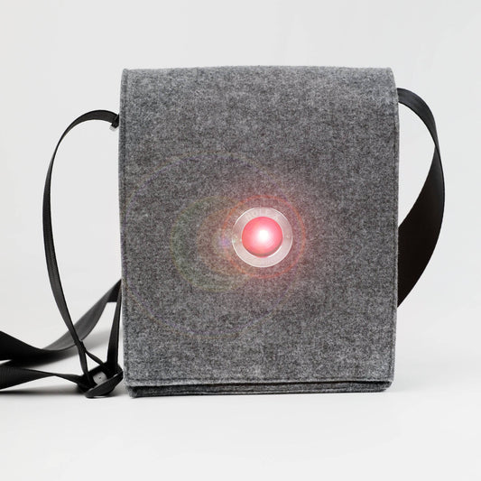 HOLE-X ALFA Umhängetasche grau Filz Bringe Deine Tasche zum Leuchten mit Deinem Smartphone - HOLE-X-WORLD