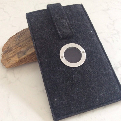 HOLE-X HOTEL Handyhülle universal Filz schwarz Bringe Deine Tasche zum Leuchten mit Deinem Smartphone Smartphonetasche Bullauge Innovation - HOLE-X-WORLD