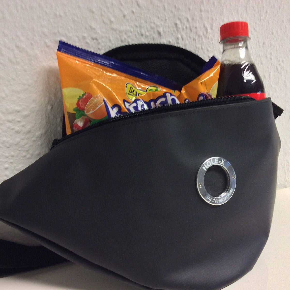 HOLE-X YANKEE – Die smarte, leuchtende Bauchtasche aus robuster LKW-Plane in schwarz! - HOLE-X-WORLD