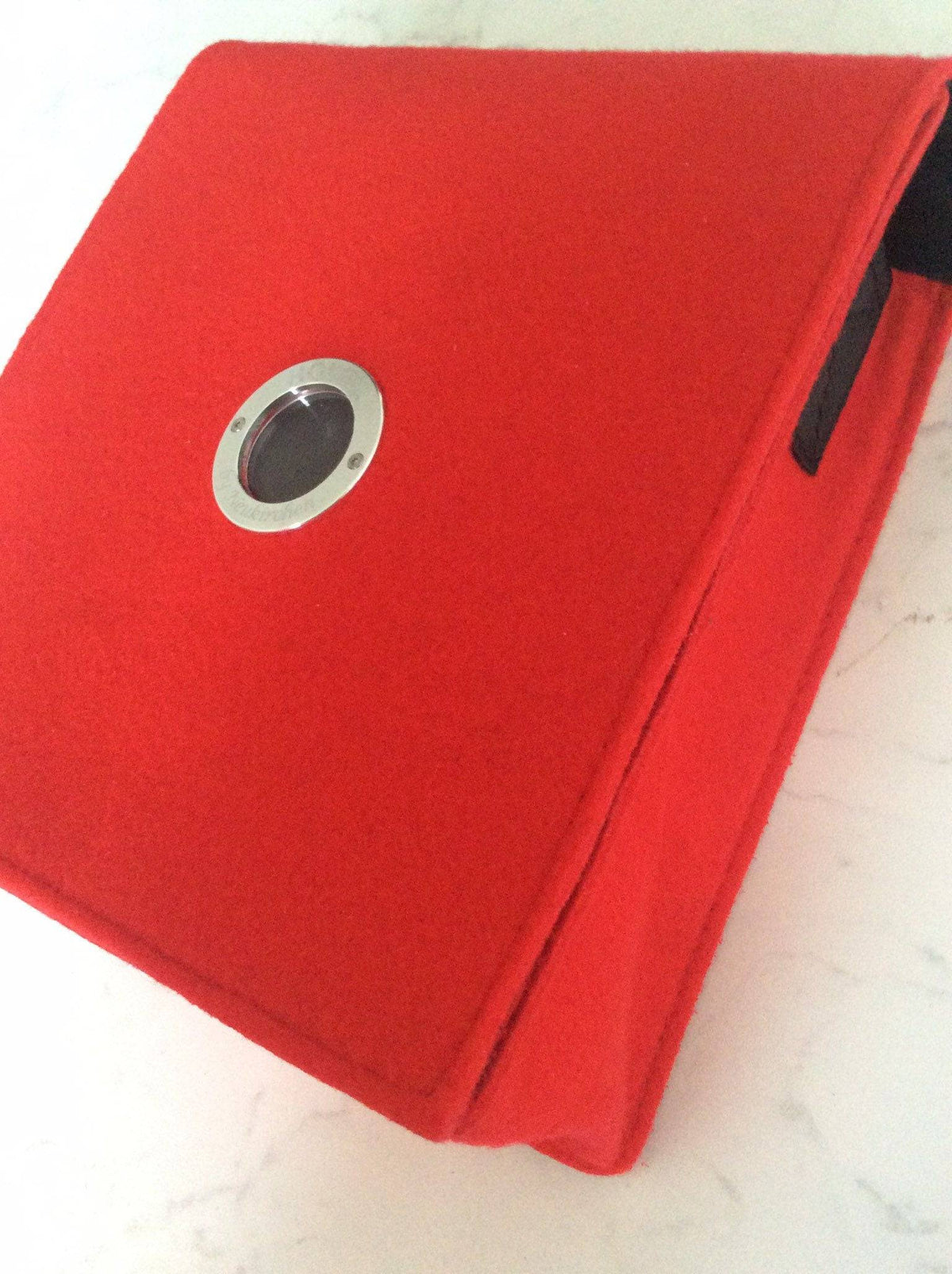 HOLE-X ALFA Umhängetasche rot Filz Bringe Deine Tasche zum Leuchten mit Deinem Smartphone - HOLE-X-WORLD