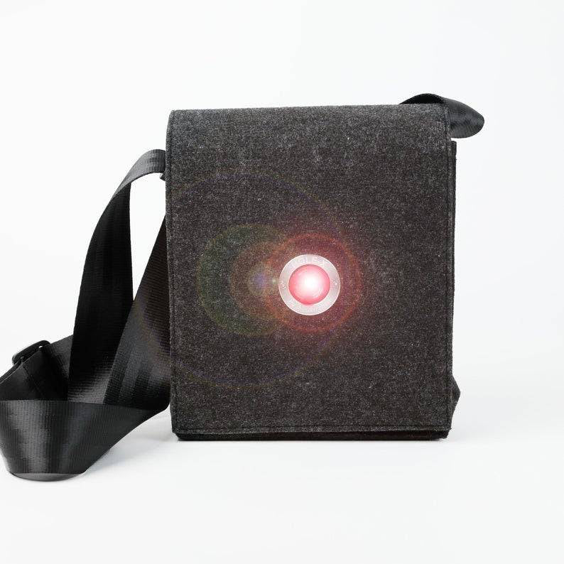 HOLE-X ALFA Umhängetasche schwarz Filz Bringe Deine Tasche zum Leuchten mit Deinem Smartphone - HOLE-X-WORLD